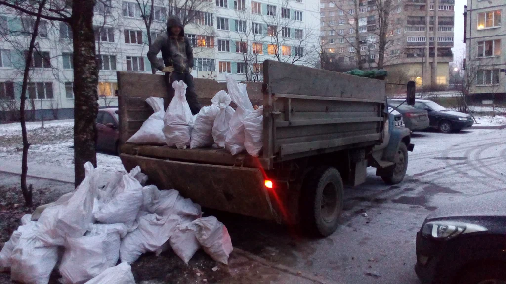 Вывоз мусора в мешках в Богородицке в октябре