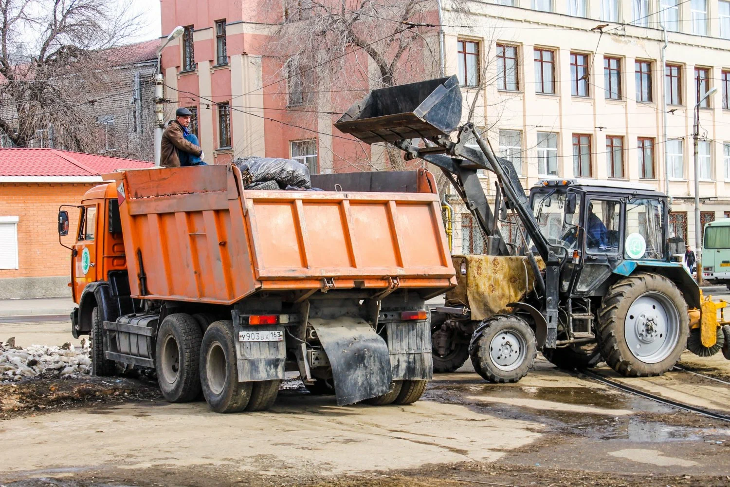 Вывоз мусора Камазом в Богородицке – аренда и заказ Камаза 10 тонн от 2511 руб. в ПроМусор