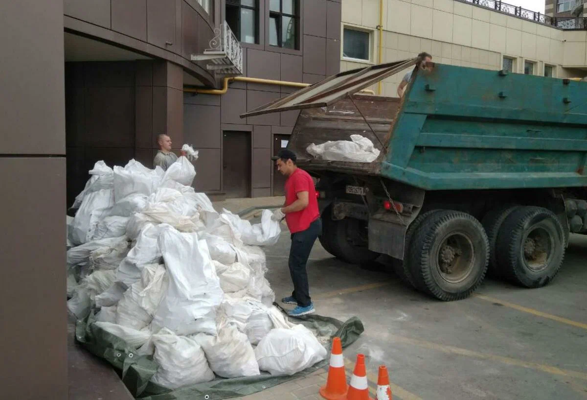 Вывоз мусора из подвала в Богородицке от ПроМусор – уборка, разбор завалов и очистка, цены от 2565 руб