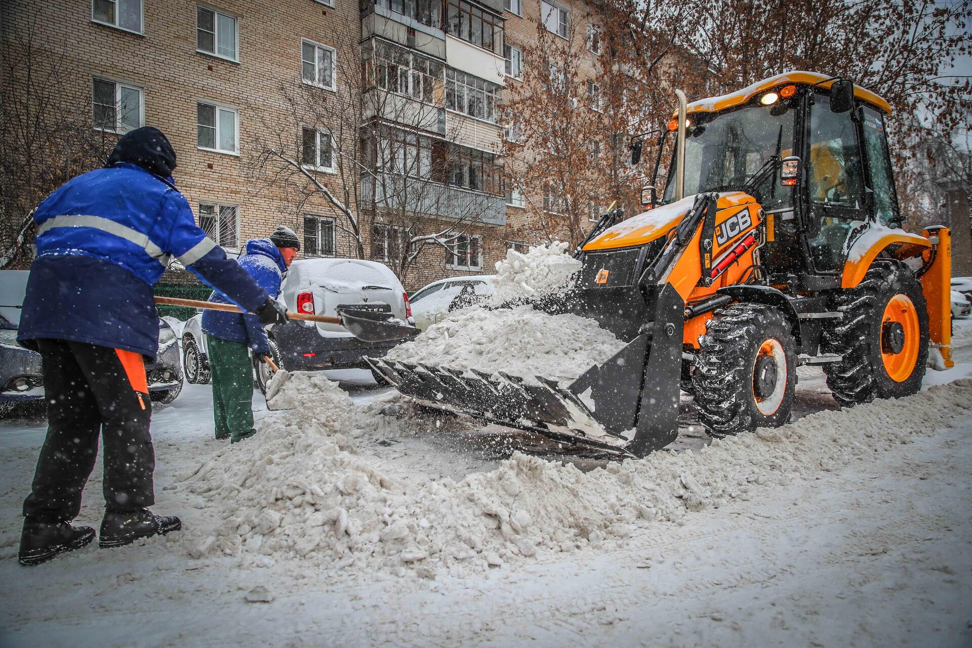 Очистка дворов от снега и наледи в Богородицке — уборка снега, трактор и ручная, цены от 534 руб. | ПроМусор