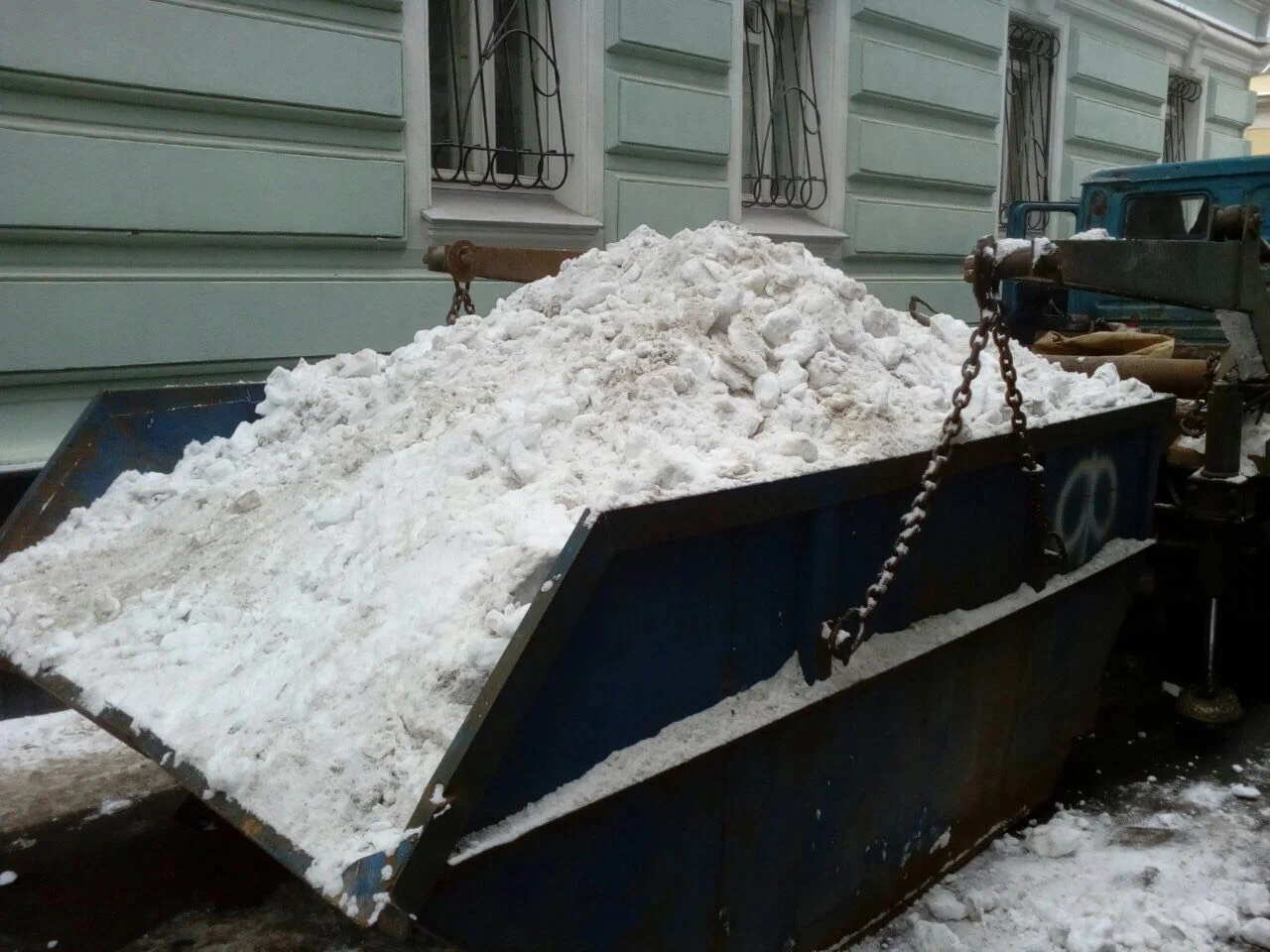 Вывоз снега контейнерами в Богородицке в октябре